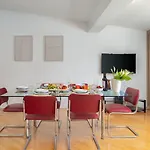 Luxury Luft Center *