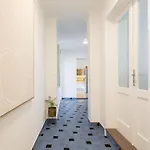 Luxury Luft Center *