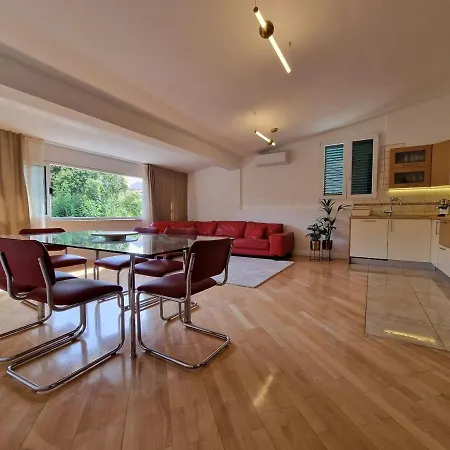 Luxury Luft Center *