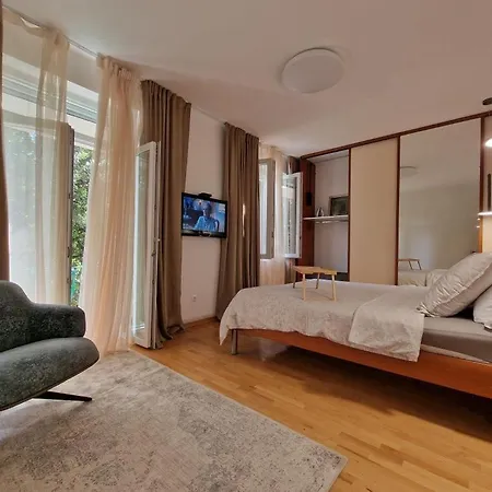 Luxury Luft Center