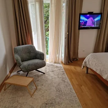 Luxury Luft Center *