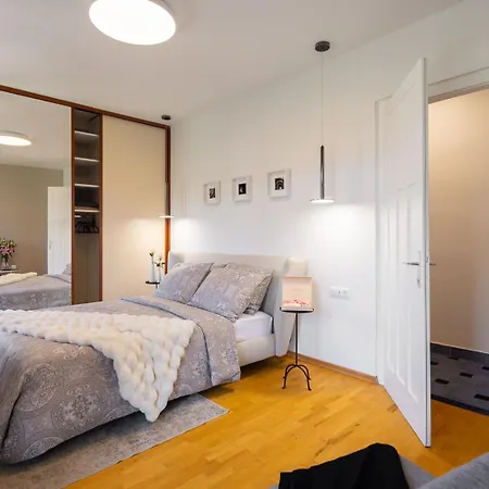 Luxury Luft Center Split