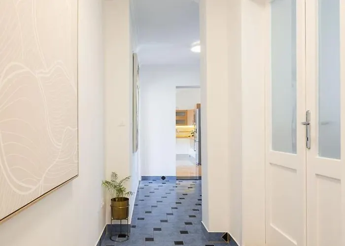 Luxury Luft Center *