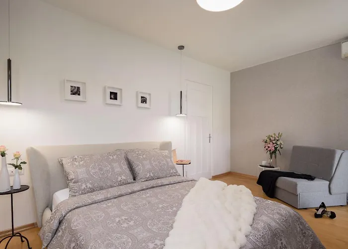 Luxury Luft Center *